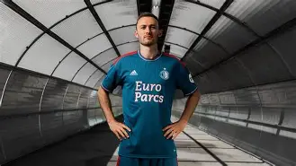 费耶诺德今夜队长鼓劲，志在英超名次提升，更衣室稳定，轮换策略成焦点